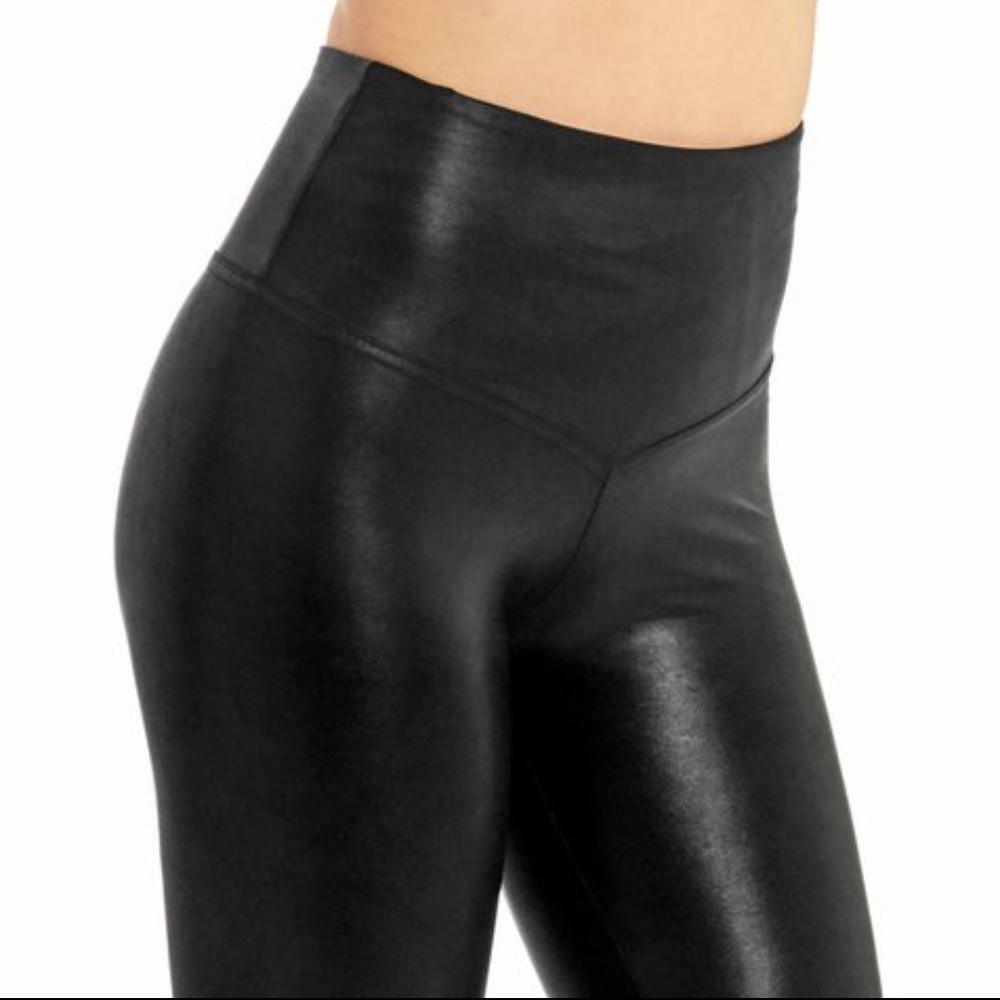 NWT Marika Brooklyn Liquid Leggings, Size Medium